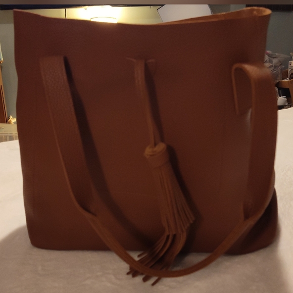 Chic Tan Leather Tote with Tassel - Picture 2 of 12